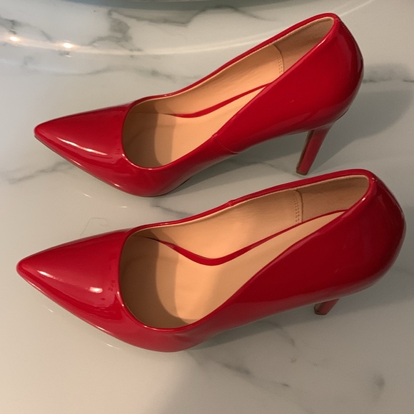 Women’s Y-not? Red scheme pumps. - Picture 6 of 13